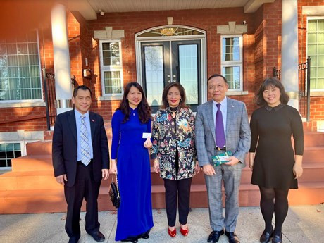 Localidades vietnamitas y provincia canadiense de Alberta promueven comercio e inversión