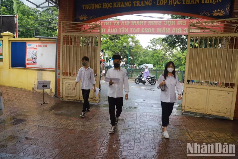 En la escuela de Hoang Liet.