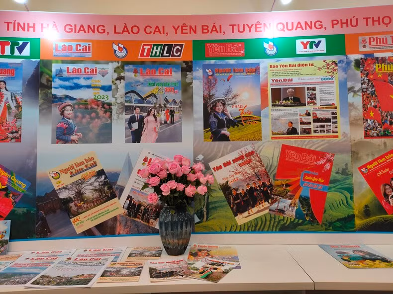 El Festival Nacional de la Prensa de Vietnam 2023 cuenta con 87 stands de los periódicos y medios de 63 asociaciones de prensa del país. El Festival Nacional de la Prensa de Vietnam 2023 cuenta con 87 stands de los periódicos y medios de 63 asociaciones de prensa del país.