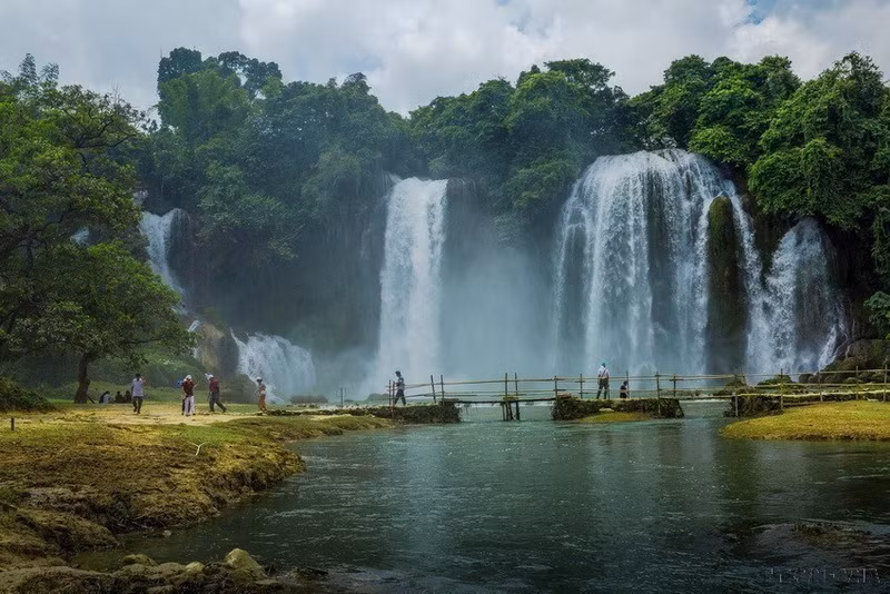 Belleza de la cascada de Ban Gioc, una frontera natural entre Vietnam y China (Foto: VNA) Belleza de la cascada de Ban Gioc, una frontera natural entre Vietnam y China (Foto: VNA)