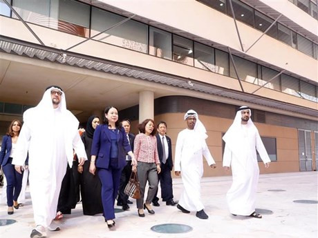 La vicepresidenta Vo Thi Anh Xuan visita Masdar Clean Energy y Mubadala. (Foto: VNA)