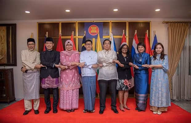 Embajadores de países de la Asean en el acto en Bangladesh. (Fuente: VNA)