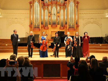Los artistas en el concierto (Fuente: VNA)