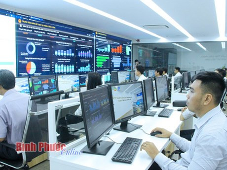 En el Centro de Operaciones Inteligente (IOC) de Binh Phuoc (Foto: VNA)