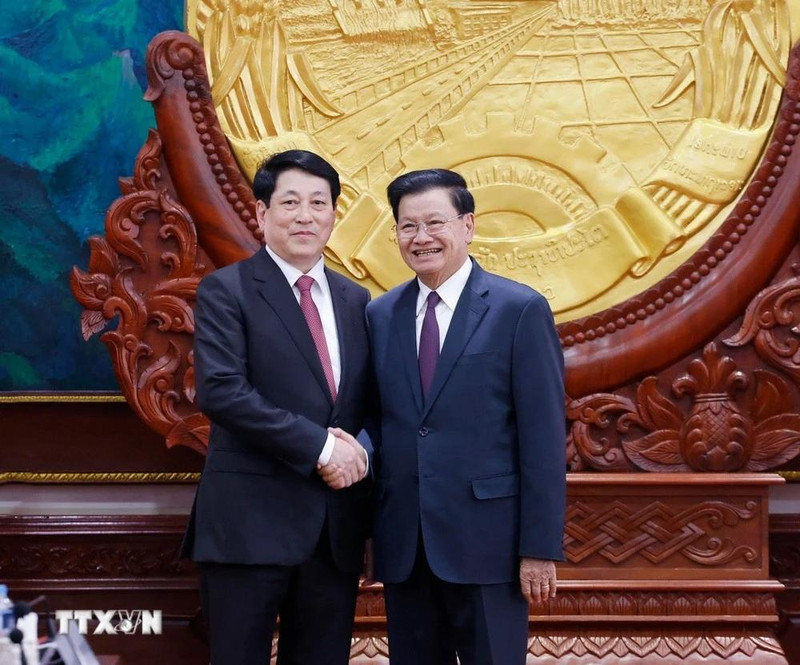 El presidente vietnamita, Luong Cuong, y el secretario general del Partido Popular Revolucionario de Laos y presidente de ese país, Thongloun Sisoulith. (Fuente: VNA)