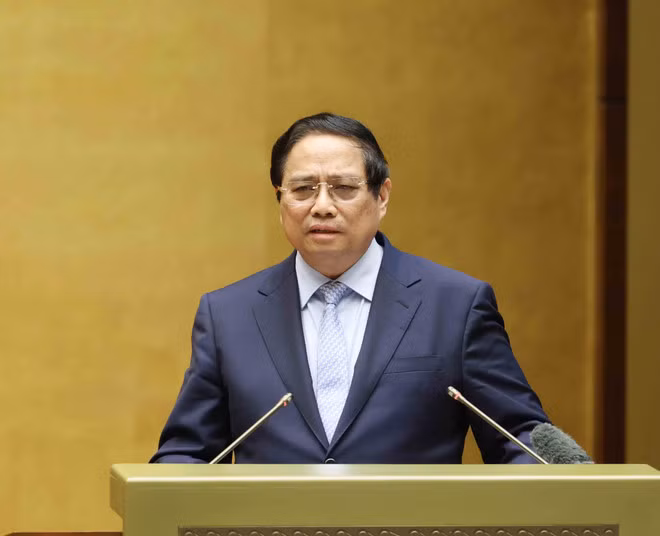 El primer ministro Pham Minh Chinh pronuncia un discurso en la conferencia. (Fuente: VNA)