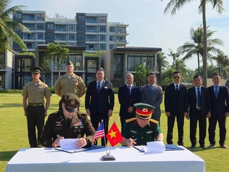 En la 169 ceremonia de firma de documento sobre la repatriación de militares estadounidenses. (Fuente: Cancillería/VNA)
