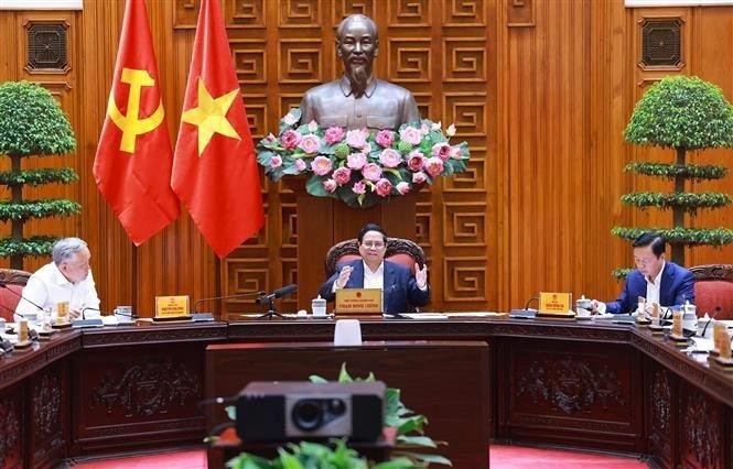 El primer ministro Pham Minh Chinh habla en la reunión. (Fuente: VNA)