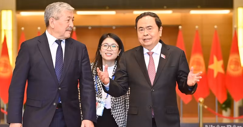[Foto] Presidente de Asamblea Nacional de Vietnam recibe al premier de Kirguistán
