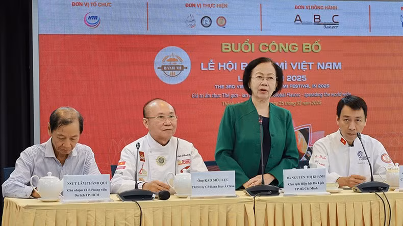 Nguyen Thi Khanh, presidenta de la Asociación de Turismo de Ciudad Ho Chi Minh, aporta detalles sobre el evento.