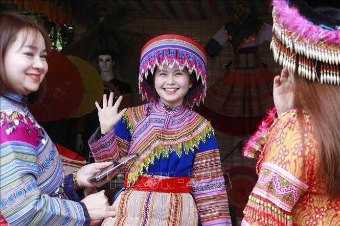 Traje de los Mong. (Fuente: baotintuc.vn)