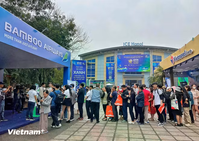 En la feria (Fuente: VNA)