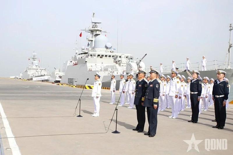 Fuerzas navales vietnamitas y chinas realizan patrulla conjunta. (Fuente: qdnd)