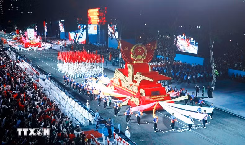 El espectáculo artístico de los artistas en Ciudad Ho Chi Minh.