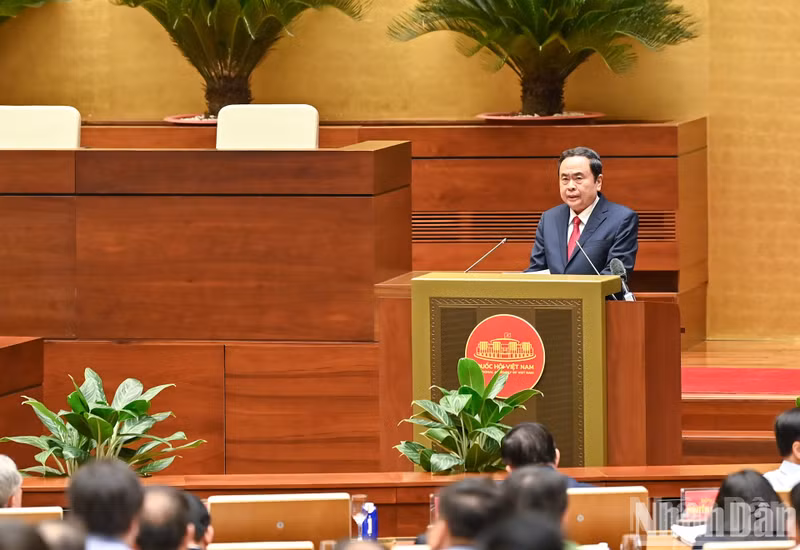 El presidente de la Asamblea Nacional de Vietnam, Tran Thanh Man, habla en la reunión. 