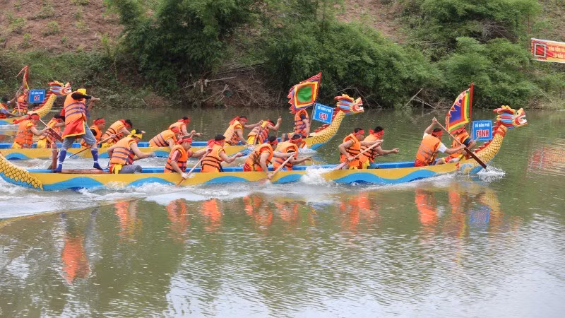 Reconocen como patrimonio cultural intangible nacional el festival de regata de botes de An Chau