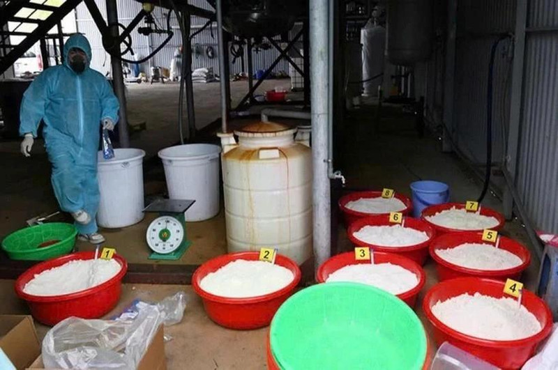 Dentro del establecimiento de producción de drogas (Foto: VNA)