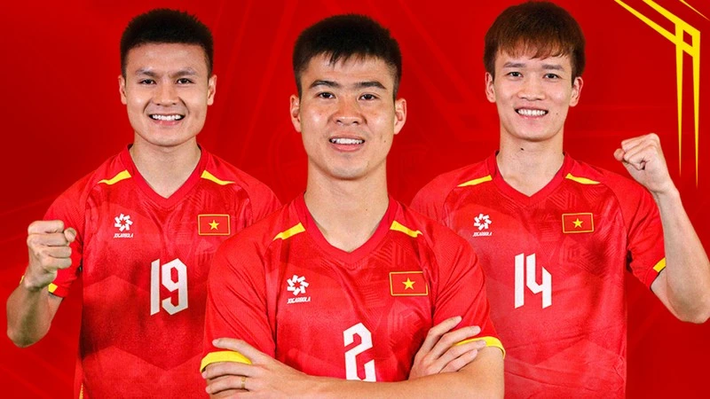 Los futbolistas vietnamitas Nguyen Hoang Duc (Phu Dong Ninh Binh Club), Nguyen Quang Hai (Hanoi Police FC) y Do Duy Manh (Hanoi FC) se unirán al equipo Asean All-Stars para enfrentar a Manchester United.
