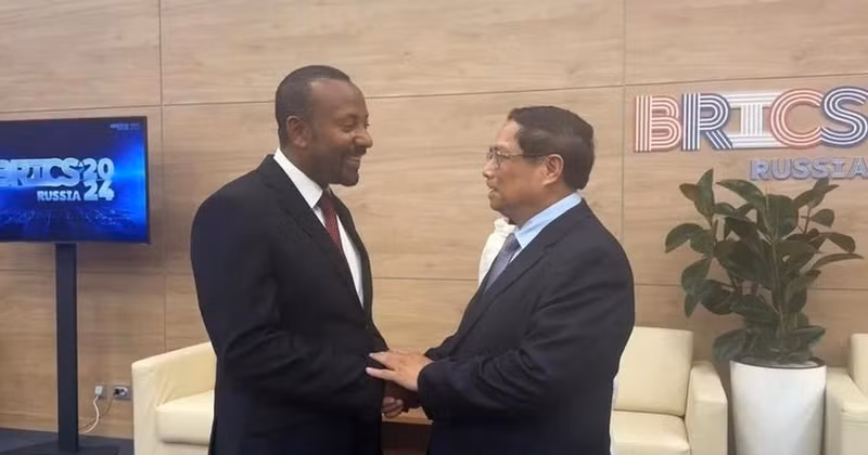 El primer ministro Pham Minh Chinh y su homólogo etíope Abiy Ahmed se reunieron en octubre de 2024 en Rusia (Foto: VNA)