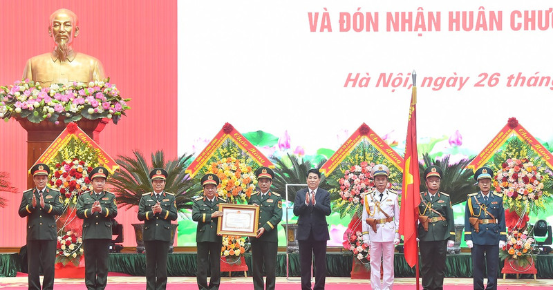 [Foto] Presidente de Vietnam asiste a ceremonia por el Día de la Milicia