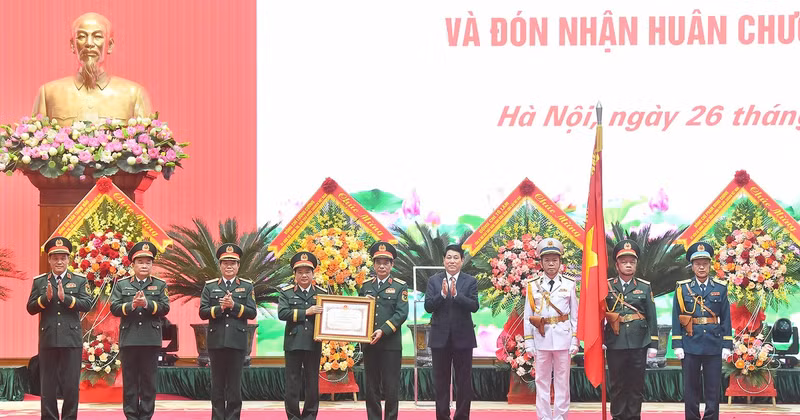 [Foto] Presidente de Vietnam asiste a ceremonia por el Día de la Milicia
