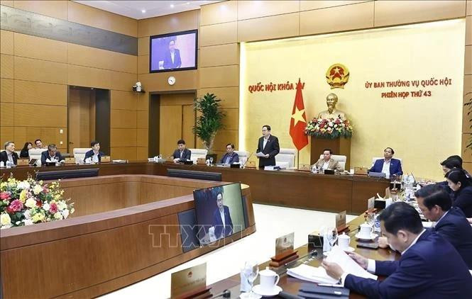 El presidente de la Asamblea Nacional, Tran Thanh Man, pronuncia un discurso en la 43.ª reunión del Comité Permanente de la Asamblea Nacional de Vietnam (Fuente: VNA)
