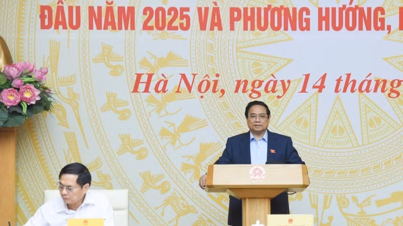 El primer ministro Pham Minh Chinh interviene en la sesión de trabajo. (Foto: VNA) 
