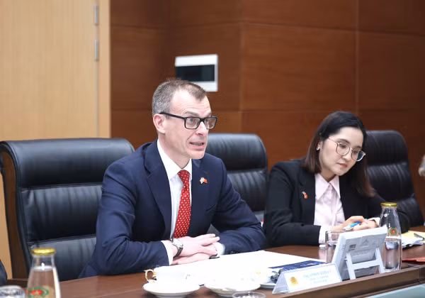 El secretario de Estado del Interior del Gobierno del Reino Unido, Simon Ridley.