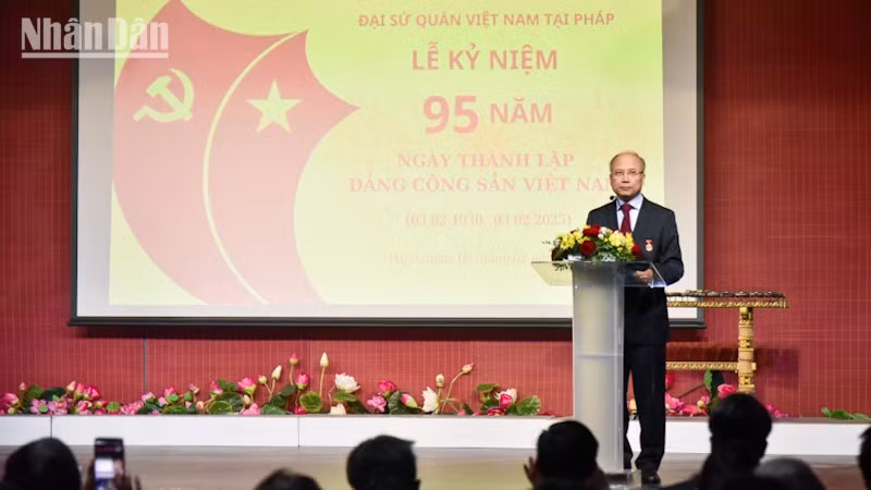 El embajador vietnamita en Francia, Dinh Toan Thang. 