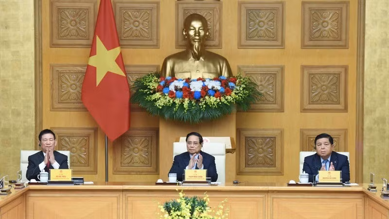 El primer ministro Pham Minh Chinh preside un seminario con empresas estadounidenses.