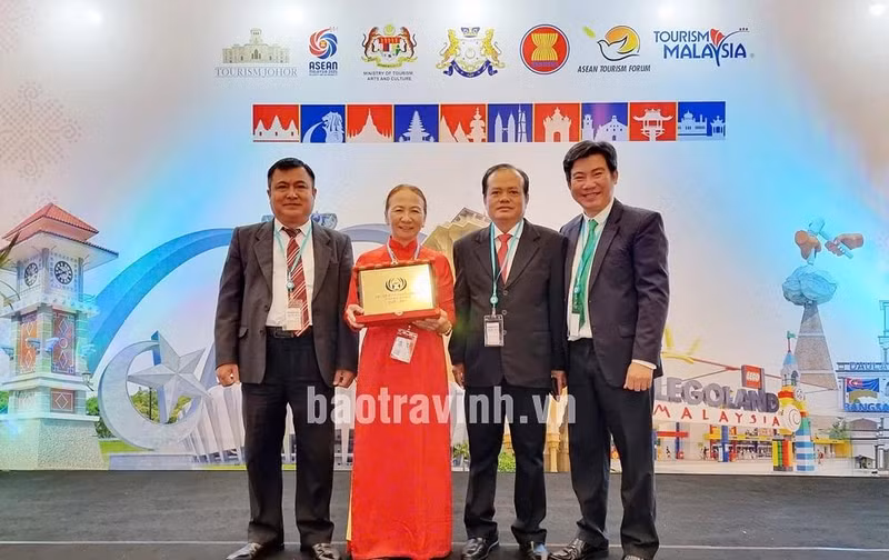 El sitio turístico Con Chim recibe el premio del turismo de la Asean. (Foto: baotravinh.vn)