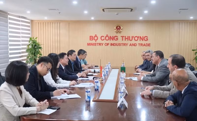 En la reunión (Foto: Ministerio de Industria y Comerio)