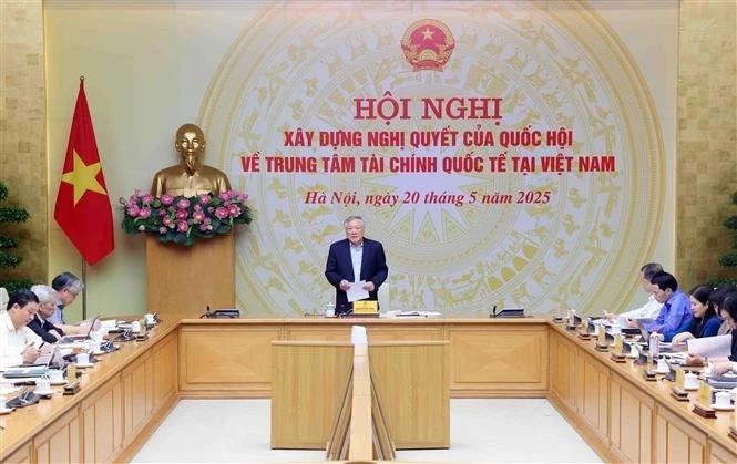 Nguyen Hoa Binh, viceprimer ministro permanente de Vietnam, habla en el evento. (Fuente: VNA) 