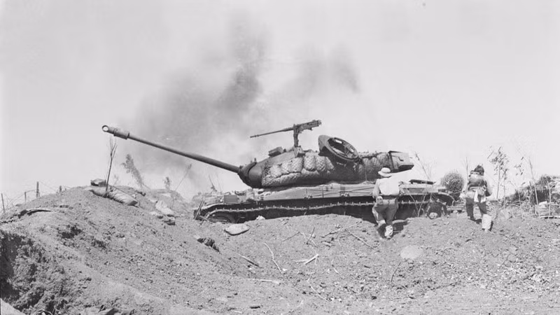 Los tanques enemigos caen en manos del ejército revolucionario.(Foto: VNA)