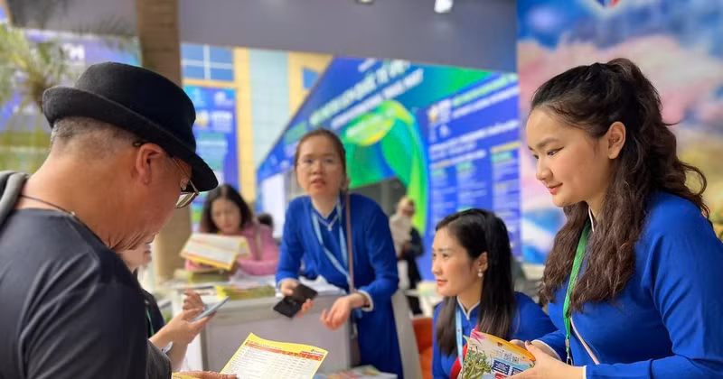 En la feria (Fuente: VNA)