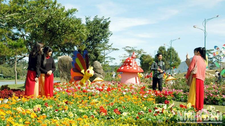 Turistas en Da Lat.