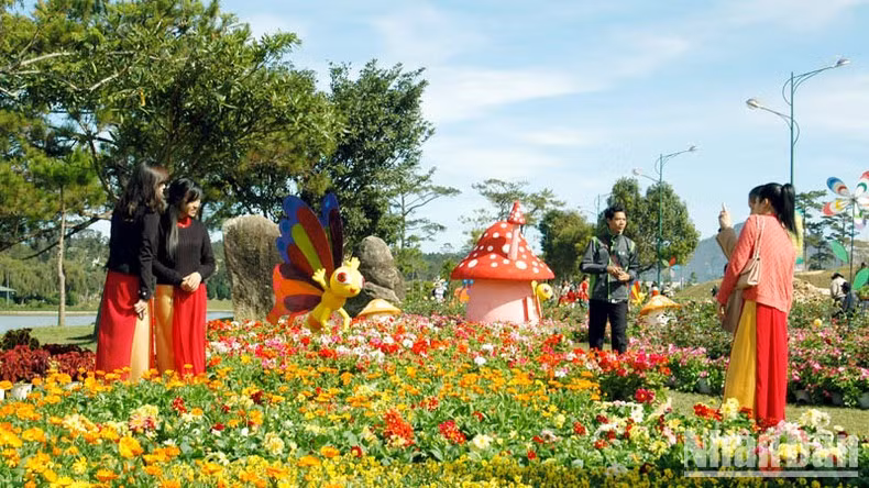 Turistas en Da Lat.