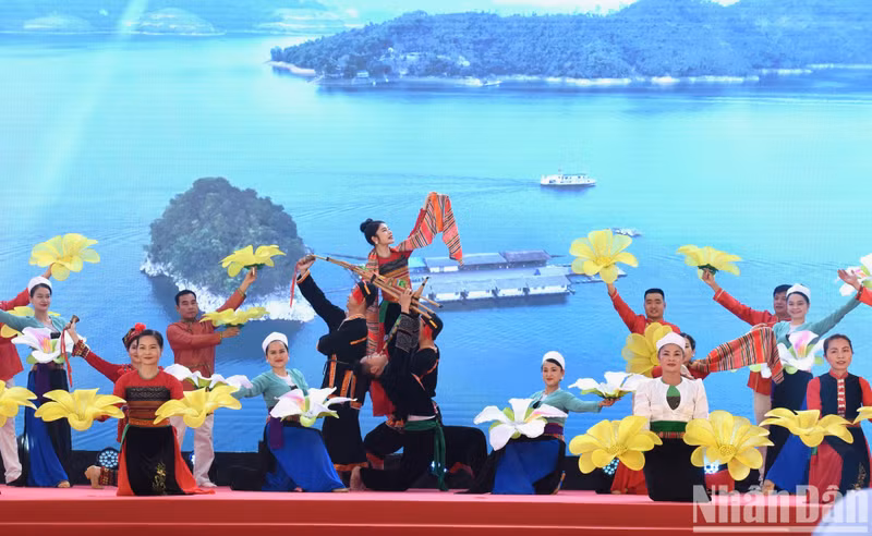 Espectáculo inaugural del evento. Espectáculo inaugural del evento.