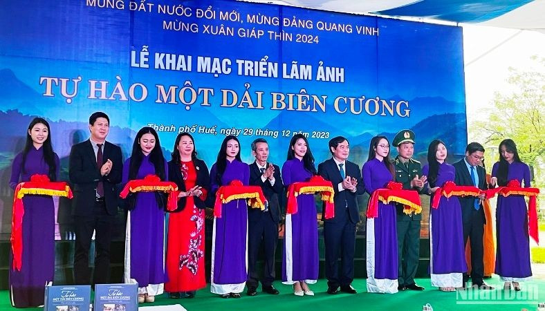 Efectúan en ciudad de Hue exposición fotográfica sobre la guardia fronteriza.