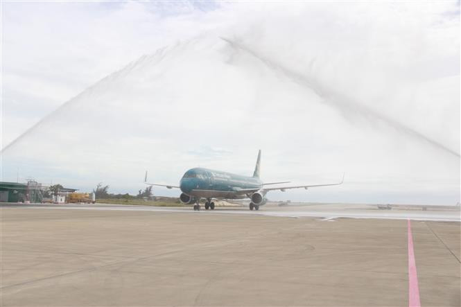 Avión de Vietnam Airlines en el Aeropuerto Internacional Cam Ranh (Khanh Hoa). (Fotografía: VNA)