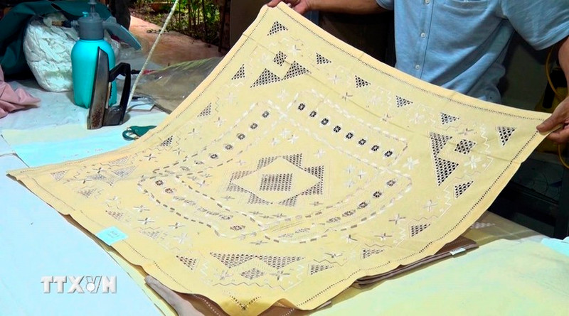Un producto de bordado de la aldea de oficio de la comuna de Ninh Hai, distrito de Hoa Lu, provincia de Ninh Binh. (Fotografía: VNA)