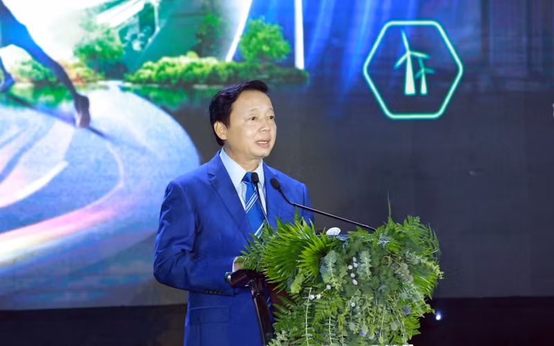 El viceprimer ministro de Vietnam, Tran Hong Ha, habla en el foro. (Fotografía: VNA)