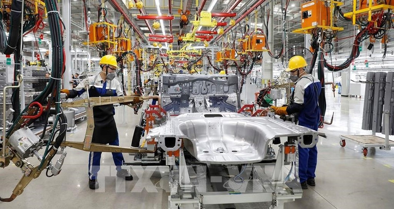 Una línea de montaje y producción de automóviles de la empresa de Hyundai Thanh Cong. (Fotografía: VNA)