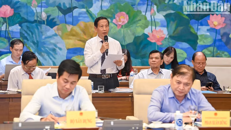 Do Duc Chien, presidente de la Asociación Inmobiliaria de Vietnam, comenta el proyecto de ley sobre el comercio inmobiliario.