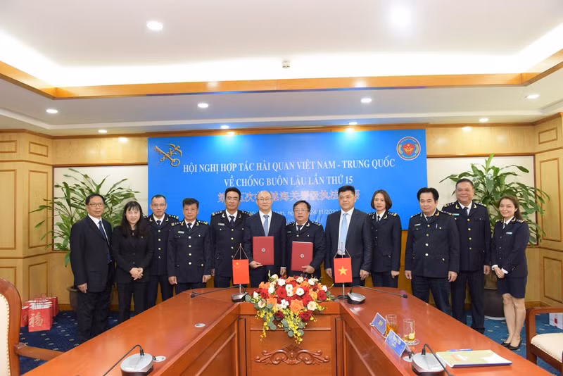Delegados participantes en la cita (Fotografía: thoibaotaichinhvietnam.vn)