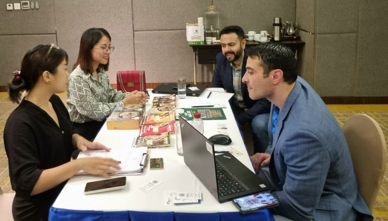 Los empresarios vietnamitas participantes en el programa pasan cursos de capacitación.