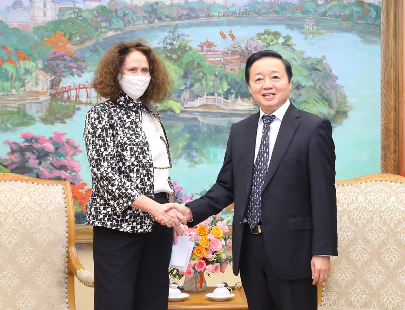 El viceprimer ministro Tran Hong Ha y la directora nacional del Banco Mundial en Hanói, Carolyn Turk. (Fotografía: VNA)