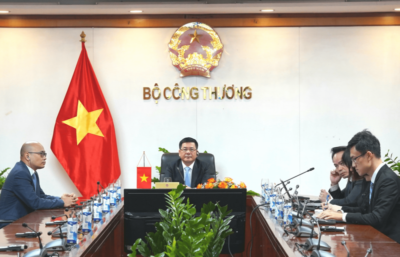 En la reunión. (Fotografía: Ministerio de Industria y Comercio de Vietnam)
