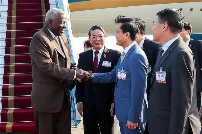 Esteban Lazo Hernández, presidente de la Asamblea Nacional del Poder Popular de Cuba, llega a Vietnam. (Fotografía: VNA)