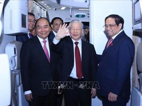El secretario general del PCV, Nguyen Phu Trong, y una delegación de alto rango de Vietnam llegaron a Hanói el 1 de noviembre por la noche. (Fotografía: VNA).